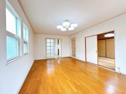 ��錧��J�s�݂�����݂�����6���ڂ̒��È�ˌ��Ẵ��r���O