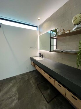 ��錧���s��X���X��̒��È�ˌ��Ẳ摜