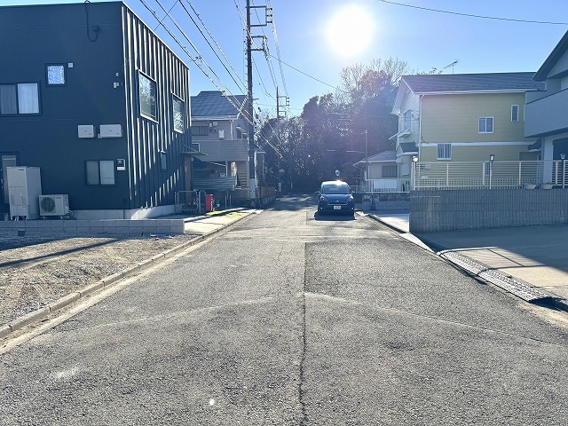 ��錧��J�s��t���t��7���ڂ̐V�z��ˌ��Ă̑O�ʓ��H�܂ތ��n�ʐ^