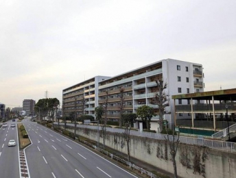 ��錧��J�s�䏊�P�u3���ڂ̒��Ã}���V�����̌��n�O�ώʐ^