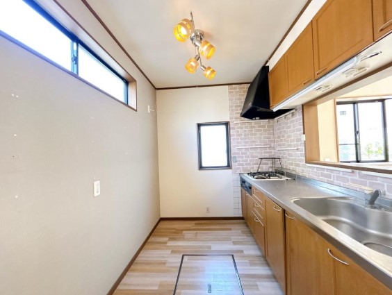 ��錧���΂݂炢�s�ɓޓ��̒��È�ˌ��ẴL�b�`��