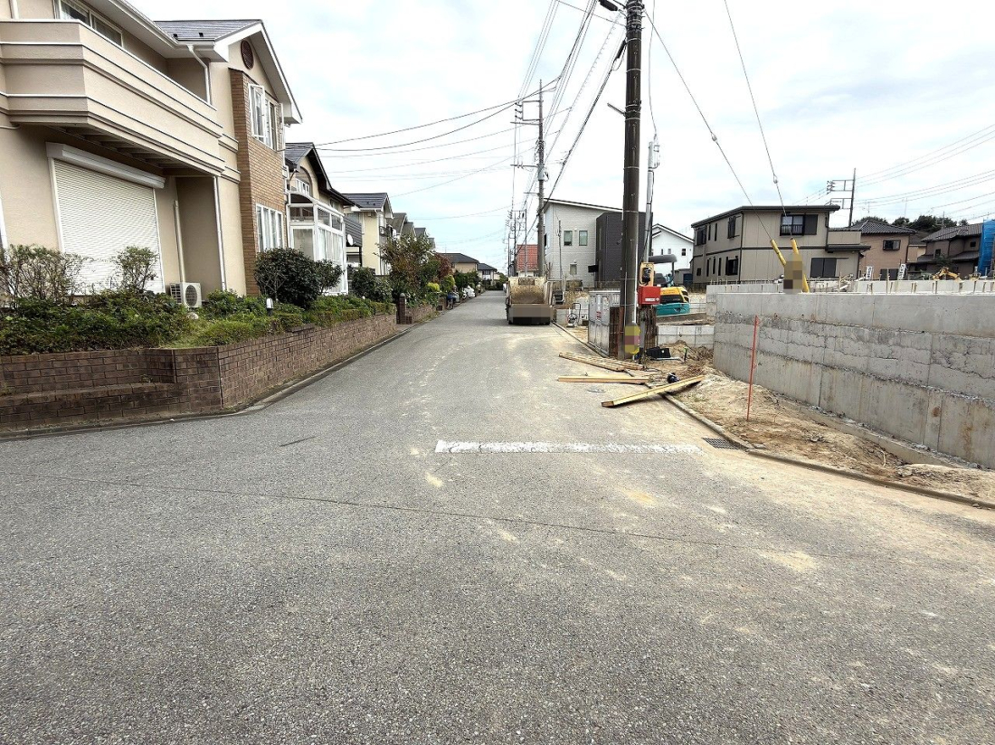 ��錧��J�s����4���ڂ̐V�z��ˌ��Ă̑O�ʓ��H�܂ތ��n�ʐ^